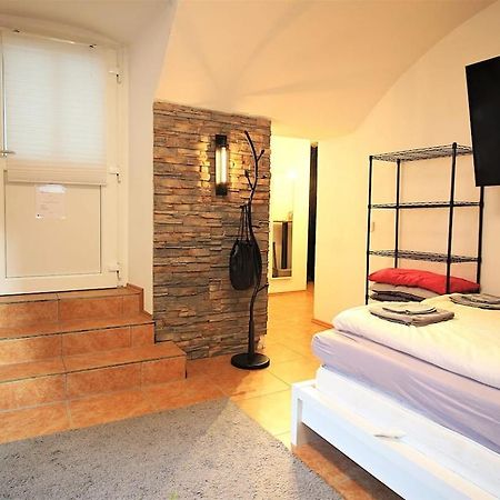 Fully Equipped Apartment Near Main Station Würzburg Kültér fotó